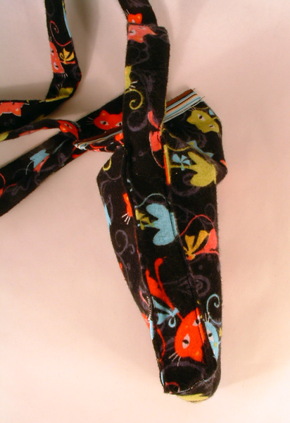 Side view of the handle stitching to the body fabric