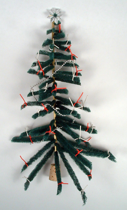 Photo of Christmas tree made from a Scotch Brite scrubbie.