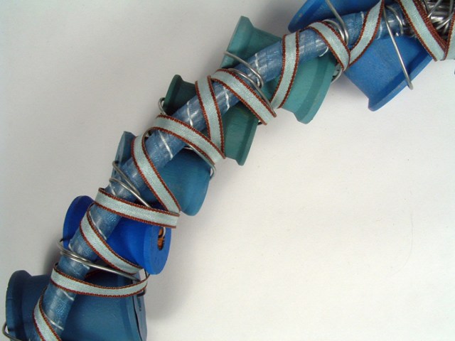 craftChallenge100911_4 Photo close-up of the back of the wreath.