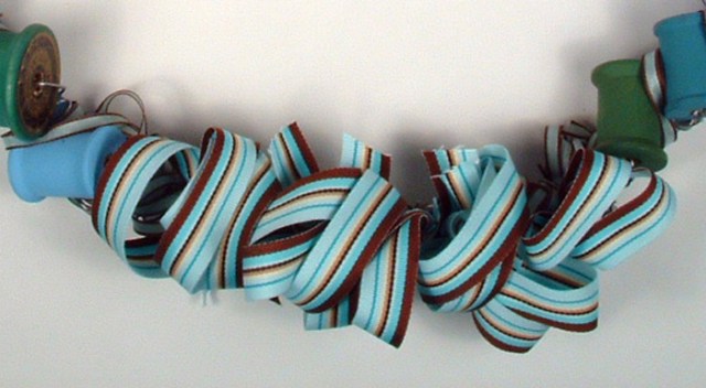 craftChallenge100911_7 Photo close-up of the ribbon at the bottom of the wreath.