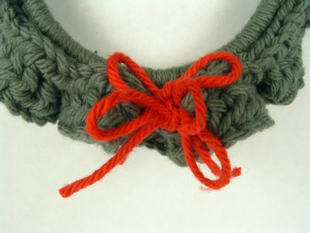 Close up of bow in wreath ornament.