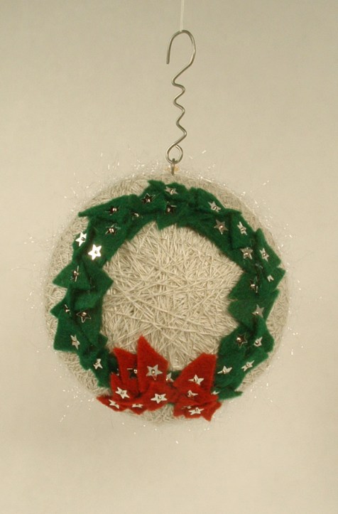 Felt wreath side of the ornament